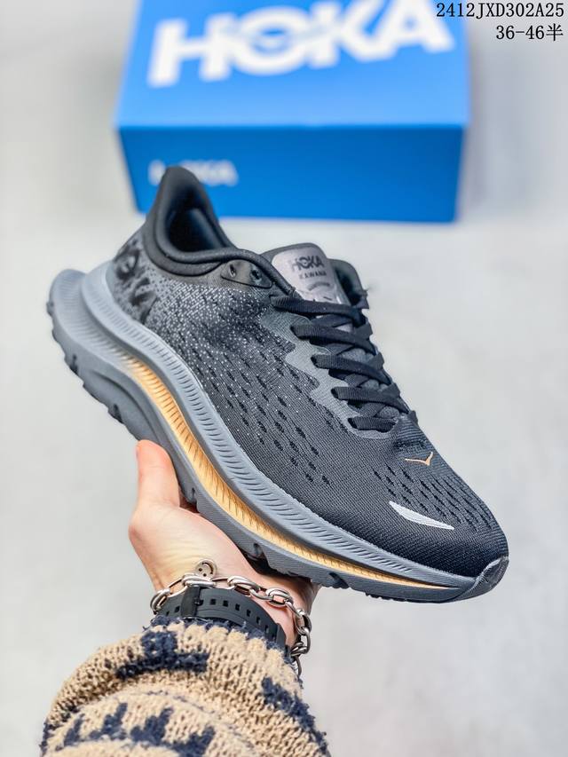 公司级hoka One One 全新配色 飞跃地平线 轻量缓震跑鞋 这个品牌来自于新西兰的毛利语，Hoka表示大地，One One表示飞越，连起来就是飞越地平线