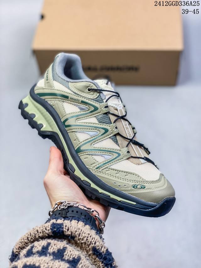 公司级salomon Xa Pro Xt-6 Ft萨洛蒙户外越野跑鞋 鞋面采用sensifit贴合技术 全方位贴合包裹脚型 鞋跟部鞋底牵引设计 提供强大的抓地性