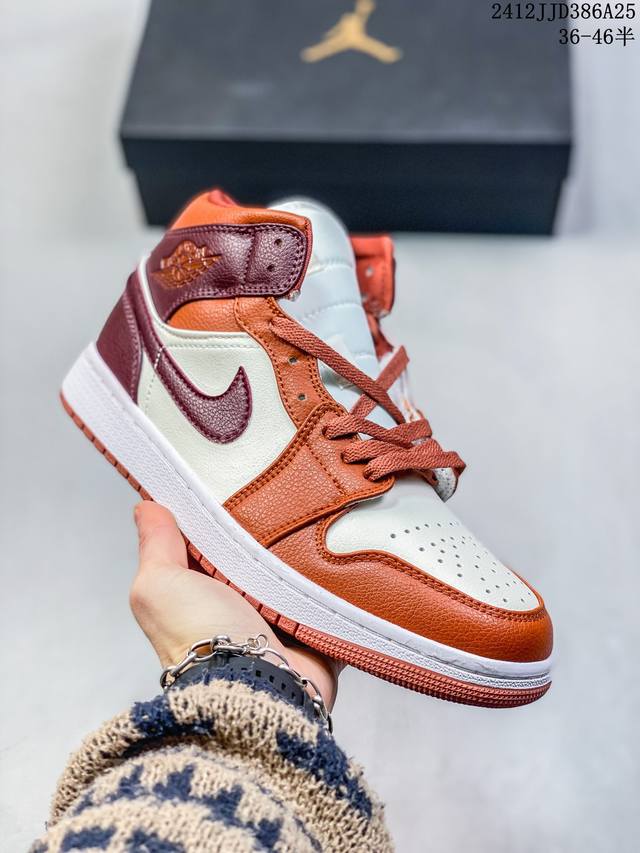 耐克 Nike Air Jordan 1 Mid 女子篮球鞋时尚轻盈板鞋aj1乔1运动鞋 乔丹一代 高帮复古休闲篮球鞋 。Air Jordan 1 Mid 搭载