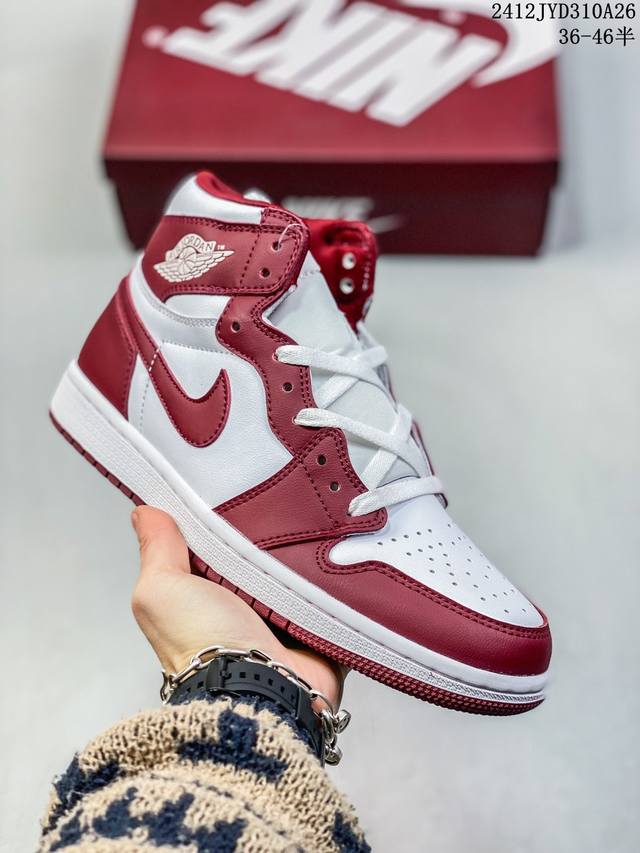 头层皮nike Air Jordan 1 Retro High Og 耐克 Aj1代迈克尔 乔丹高帮经典复古百搭休闲文化运动篮球鞋 货号:555088 尺码:3