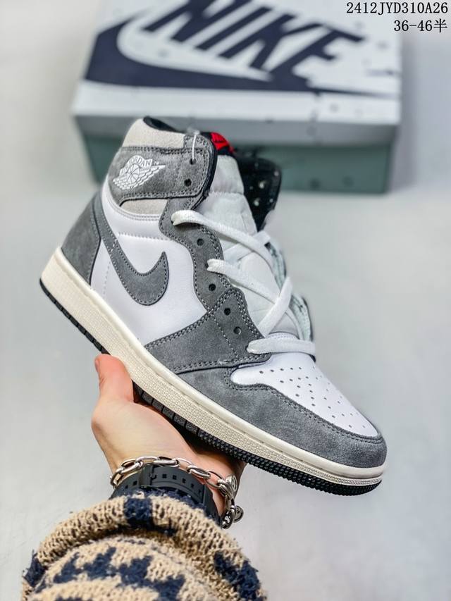 头层皮nike Air Jordan 1 Retro High Og 耐克 Aj1代迈克尔 乔丹高帮经典复古百搭休闲文化运动篮球鞋 货号:555088 尺码:3