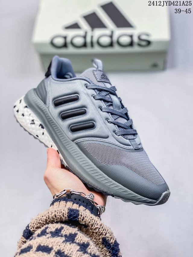 公司级阿迪adidas X_Plrphase 外底延续 Boost 系列鞋款经典的镂空设计，为了加强中底抗扭刚性，Adidas 在两层 Boost 之间加入 T