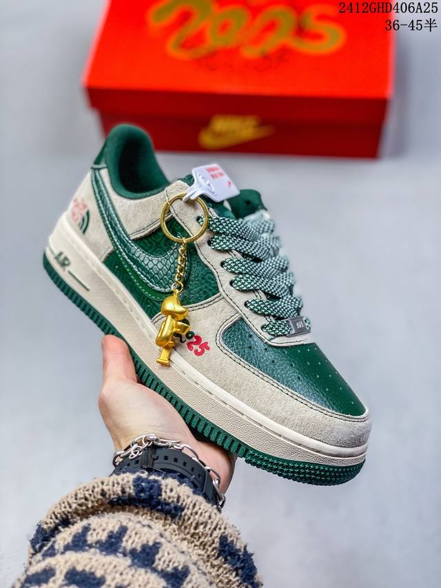 海外限量发售！公司级nike Air Force 1 '07 Low “Supreme联名--灰勾红小标”空军一号 低帮 运动鞋 休闲鞋 折边针车 工艺难度大