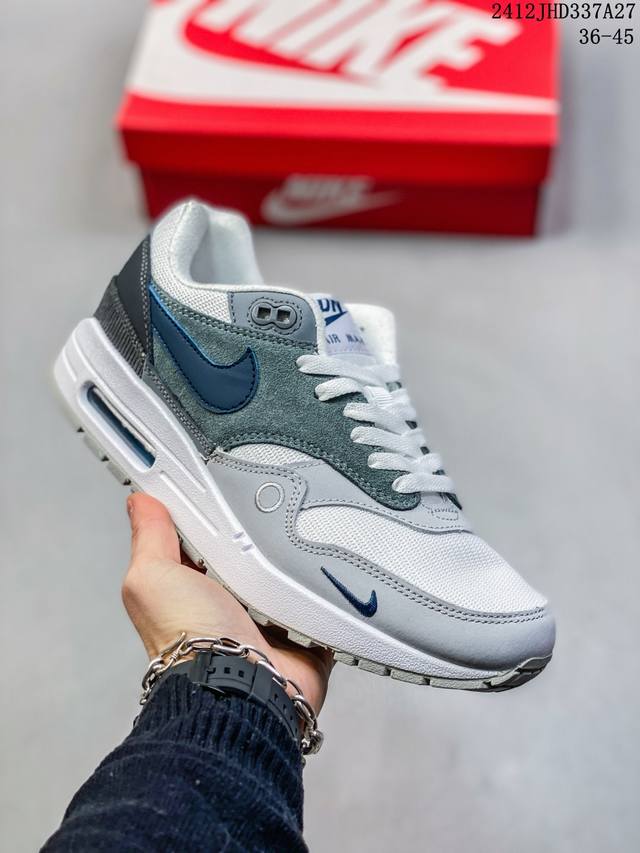 公司级nike Air Max 1 耐克气垫 缓震 耐磨运动鞋 鞋身材质均选择皮革 织物 麂皮多种材质覆盖 保证质感的前提下 层次感也相当不错 带有开窗式 Ai