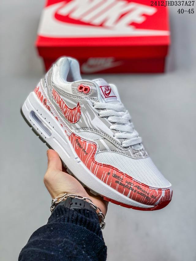 公司级nike Air Max 1 耐克气垫 缓震 耐磨运动鞋 鞋身材质均选择皮革 织物 麂皮多种材质覆盖 保证质感的前提下 层次感也相当不错 带有开窗式 Ai