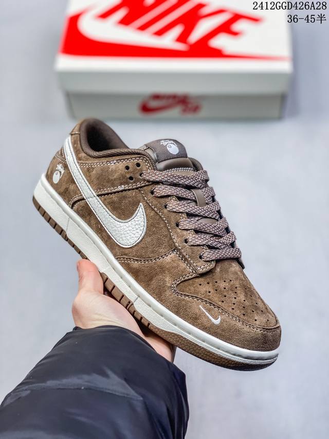 海外爆款限量发售！高端定制nike Sb Dunk Low“斯图西联名 棕色小麦奶白勾 中八式周年高端定制 低帮休闲板鞋 定制鞋盒 大厂纯原品质出货 超高清洁度