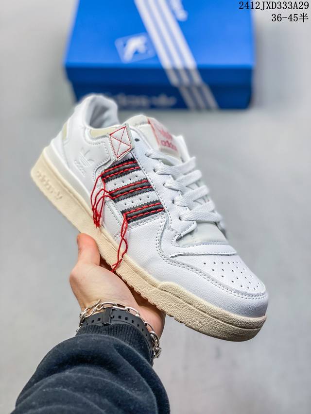 公司级阿迪达斯 Adidas Forum 84 Low 低帮百搭潮流休闲运动板鞋。以复古篮球鞋的外形为基础，采用皮革拼接，简约百搭，更加贴合舒适。中底内侧网格造