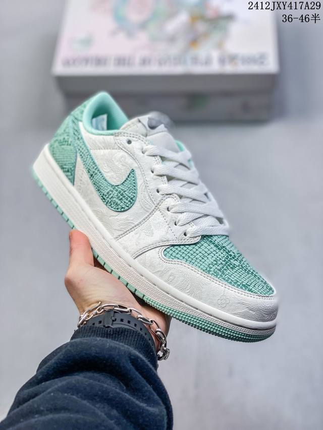 Air Jordan 1 Low Aj1乔1低帮休闲板鞋 同步官方配色 原档冲孔鞋头 正确满胶鞋垫 四线拉帮 原厂织唛标 鞋舌高弹海绵填充。 Size：36 3