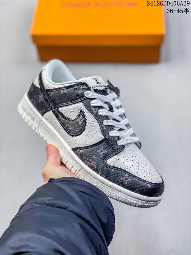 海外爆款限量发售！公司级 Nike Sb Dunk Low“Lv联名 浮雕白黑印花” 周年高端定制 低帮休闲板鞋 定制鞋盒 大厂纯原品质出货 超高清洁度 皮料切