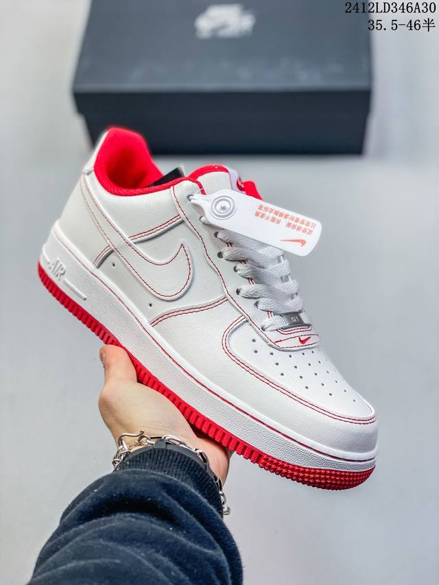 简介：真标耐克 Nike Air Force 1 Low 空军一号 低帮百搭休闲运动板鞋。柔软、弹性十足的缓震性能和出色的中底设计，横跨复古与现代的外型结合，造