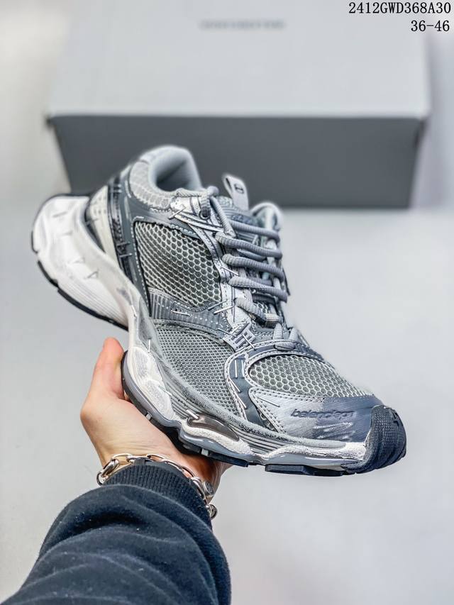 简介：Balenciaga Stapler Low Sneakers 订书机系列14代低帮复古阔型底姥爹风增高潮流百搭休闲慢跑鞋 这双真的很绝啊,帅爆了！手工订