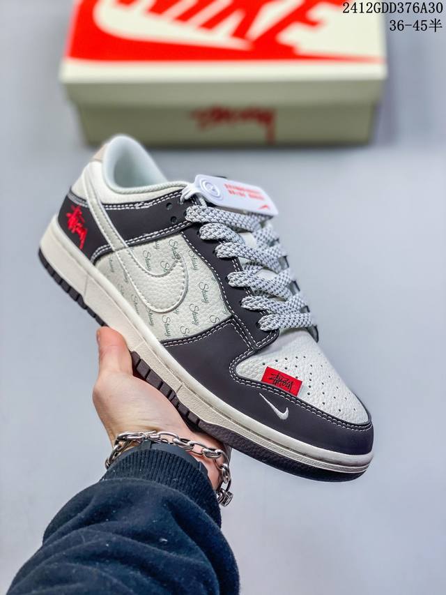 Nike Sb Dunk Low“ 斯图西联名 黑白红印花” 周年高端定制 低帮休闲板鞋 定制鞋盒 大厂纯原品质出货 超高清洁度 皮料切割干净无任何毛边 细节完