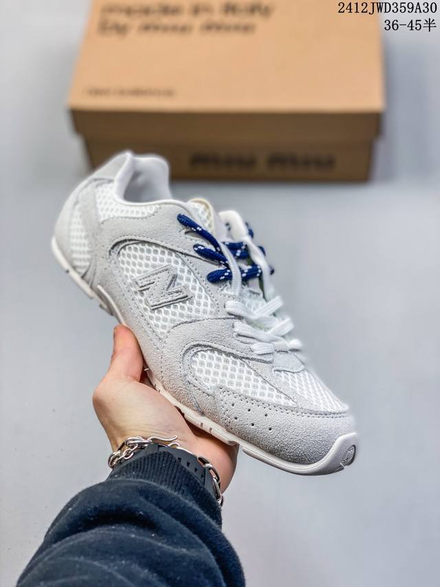 New Balance 新百伦 530缪缪miu Miu 联名系列 男女鞋半码制，升级原楦原纸版数据开发，全套配件防尘袋及说明书，采用硬质牛剖革组合网织布鞋面材