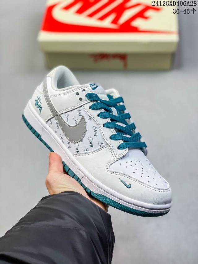 海外爆款限量发售！公司级 Nike Sb Dunk Low“斯图西联名 弹幕藏蓝勾” 周年高端定制 低帮休闲板鞋 定制鞋盒 大厂纯原品质出货 超高清洁度 皮料切