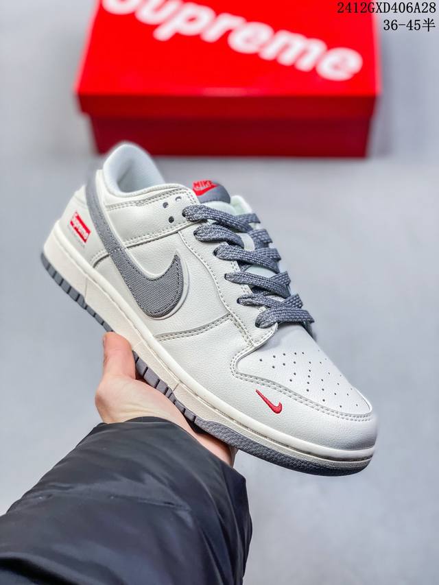 海外爆款限量发售！公司级 Nike Sb Dunk Low“斯图西联名 弹幕藏蓝勾” 周年高端定制 低帮休闲板鞋 定制鞋盒 大厂纯原品质出货 超高清洁度 皮料切