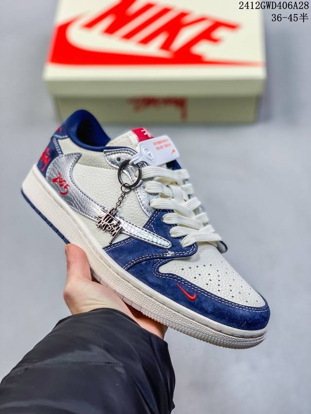 海外爆款限量发售！公司级 Nike Sb Dunk Low“斯图西联名 弹幕藏蓝勾” 周年高端定制 低帮休闲板鞋 定制鞋盒 大厂纯原品质出货 超高清洁度 皮料切