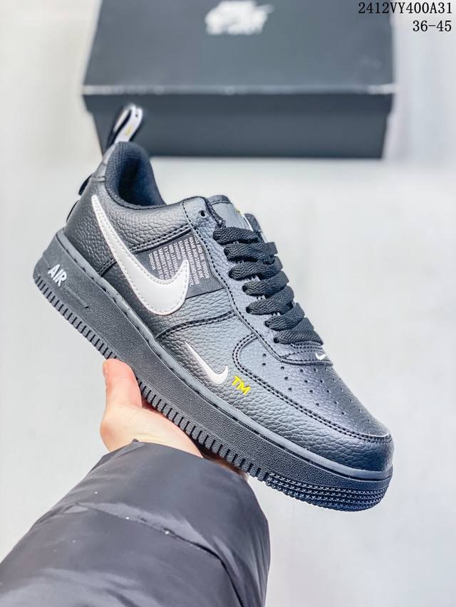 特价 真标带半码耐克nike Air Force 1“07空军一号低帮联名百搭休闲运动板鞋。柔软、弹性十足的缓震性能和出色的中底设计，横跨复古与现代的外型结合，