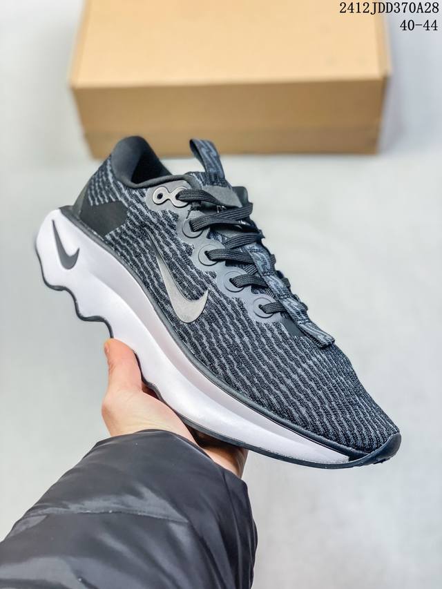 耐克 Wmns Nike Motiva 男女士步行运动鞋 最新 波浪鞋 专为步行、慢跑和跑步而设计。Nike Motiva 步行运动鞋助你以出众步履体验，轻松应