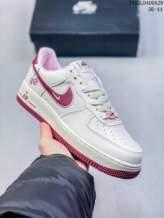 Nk Air Force 107 Low Valentines Day 樱桃味 情人节限定 空军一号低帮休闲板鞋 #鞋款采用sail、粉色和红色配色，在鞋身各个