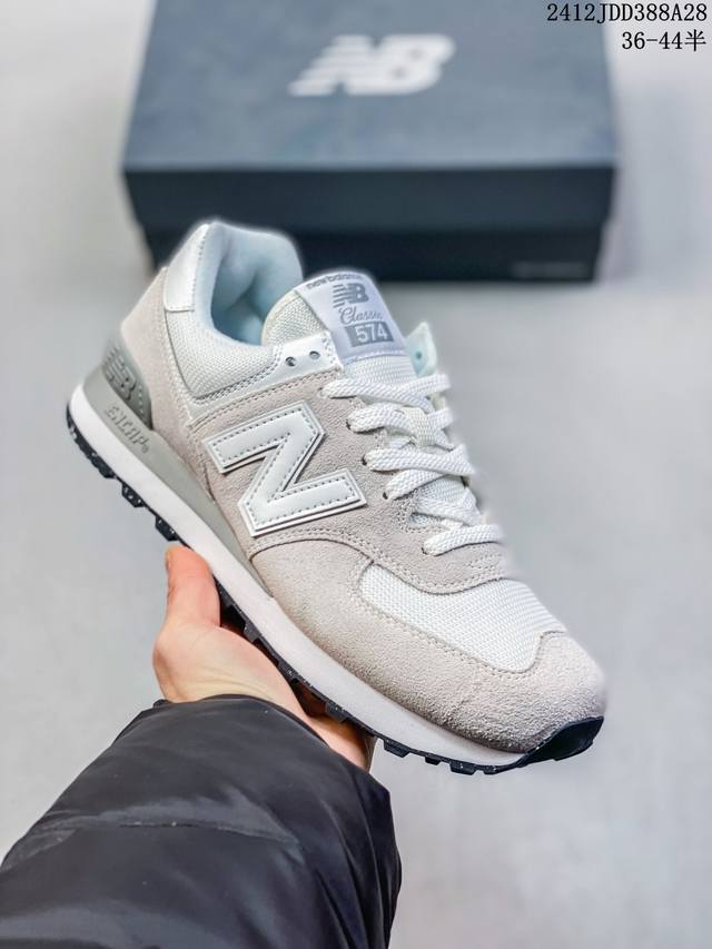 Nb 574 新百伦 New Balance Nb 574系列舒适百搭复古拼接时尚休闲运动鞋。New Balance 的 574 具有识别性和持久流行性，从它作