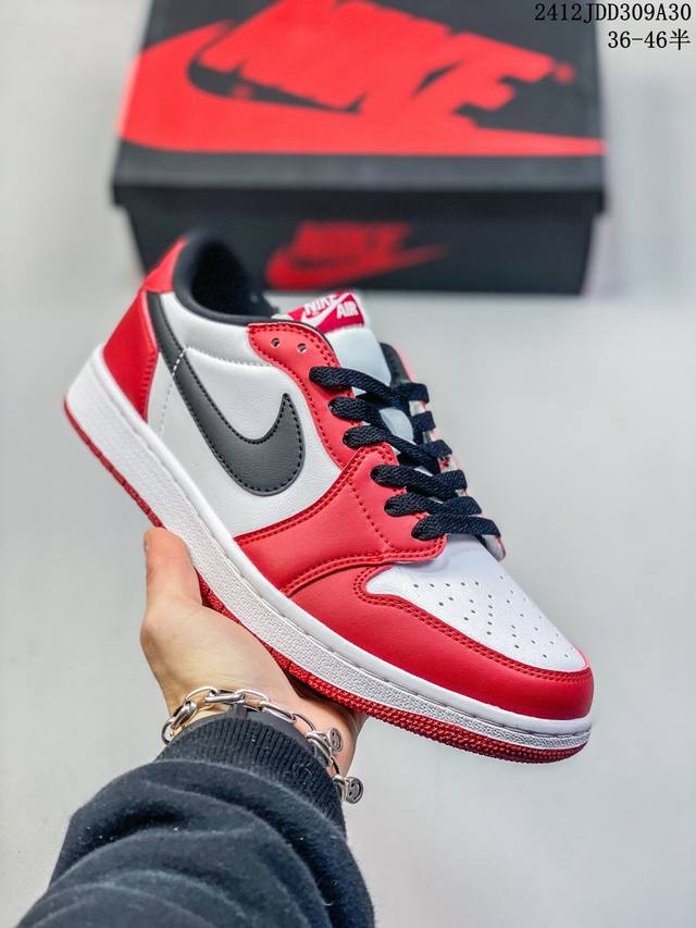 Air Jordan 1 Low 低帮 乌梅子酱 Aj1 乔丹1代 Aj1 乔1 低邦 波尔多酒红 紫红白 乔丹篮球鞋系列 鞋款整体采用酒红和白色的配色组成，采