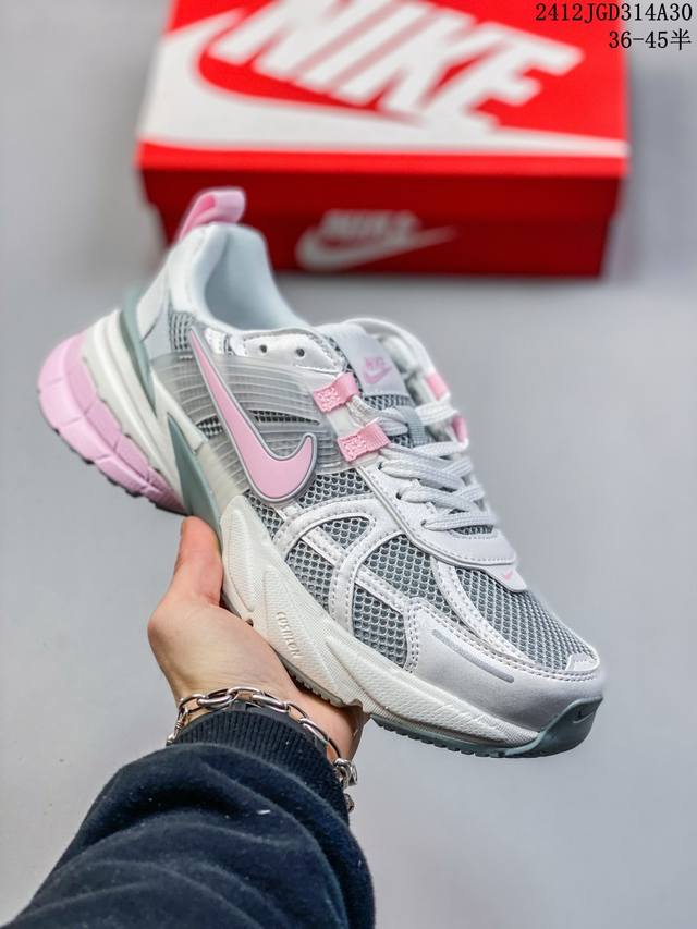 真标耐克nike Wmns V2K Runtekk Low”White Grey Pink”复古潮系列未来复古老爹风百搭休闲运动慢跑鞋 货号:Hq4046-00