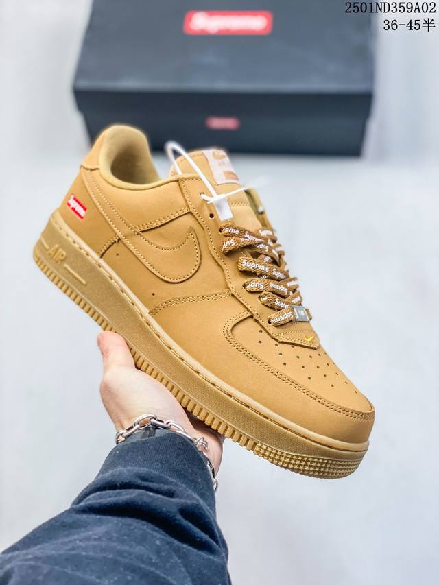 二层皮 耐克 Nike Air Force 1 ’07 空军一号低帮百搭休闲运动板鞋。柔软、弹性十足的缓震性能和出色的中底设计，横跨复古与现代的外型结合，造就出