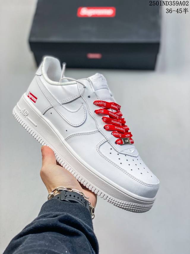 二层皮 耐克 Nike Air Force 1 ’07 空军一号低帮百搭休闲运动板鞋。柔软、弹性十足的缓震性能和出色的中底设计，横跨复古与现代的外型结合，造就出