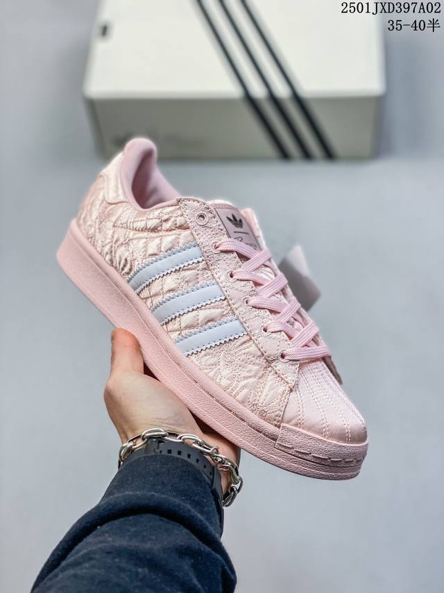 Adidas 阿迪达斯 贝壳头系列 女鞋真标半码制，升级原楦开发版型，采用粒面移膜牛剖革鞋面材质，改良全包围鞋垫，正确版鞋底模具及扇贝头盖片阿迪达斯 三叶草ad