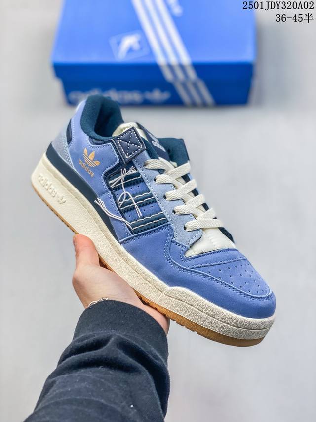 阿迪达斯 Adidas Originals Forum 84 Low Adv 低帮百搭潮流休闲运动板鞋。以复古篮球鞋的外形为基础，采用皮革拼接，简约百搭，更加贴