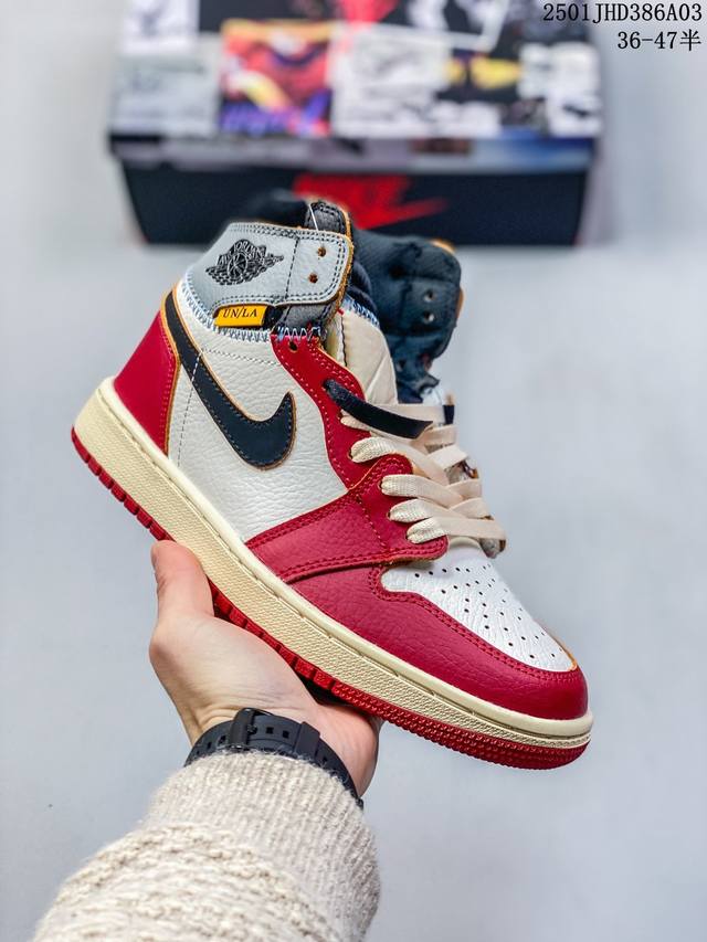 真标带半码 耐克 Nike Air Jordan 1 Retro High Og 乔丹一代篮球鞋复刻运动鞋 皮面高帮板鞋的设计灵感源自运动夹克，带你重温入选球队