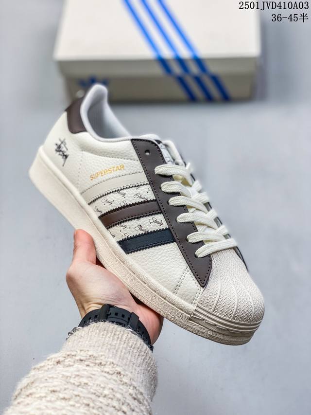 公司级海外版阿迪#Supreme联名定制款 Adidas阿迪达斯.面包鞋复古休闲板鞋。整个鞋面由牛皮革搭配猪八制成，经典米白棕配色，品牌标志性大尺寸三条纹 Lo