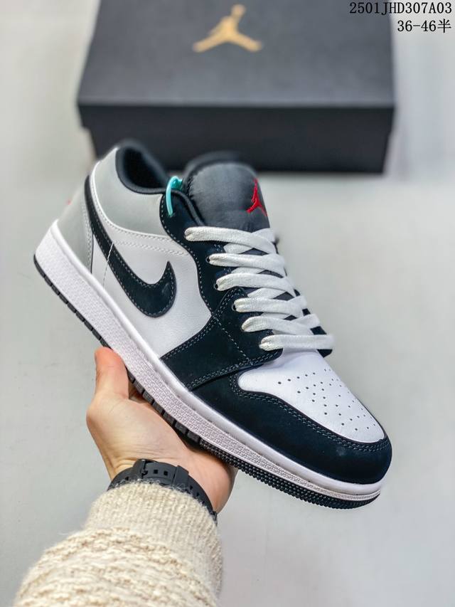 公司级nike Air Jordan 1 Low Aj1乔1低帮休闲板鞋 同步官方配色 头层皮打造 正确满胶鞋垫 四线拉帮 原厂织唛标 鞋舌高弹海绵填充 官方货