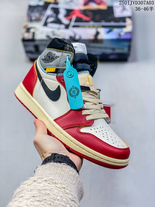 耐克 Nike Air Jordan 1 Retro High Og 乔丹一代篮球鞋复刻运动鞋 皮面高帮板鞋的设计灵感源自运动夹克，带你重温入选球队时刻。采用经