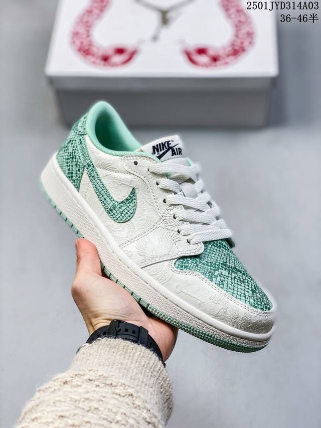 Air Jordan 1 Low Aj1乔1低帮休闲板鞋 同步官方配色 原档冲孔鞋头 正确满胶鞋垫 四线拉帮 原厂织唛标 鞋舌高弹海绵填充。 Size：36 3