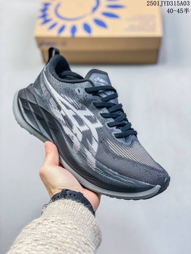 Asics Superblast 2 Paris亚瑟士经典跑鞋 如今机能风和户外风吹得正劲，便是主打“Urban Outdoor机能越野风格”，城市和户外场景都