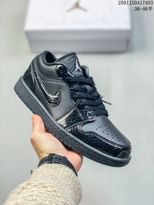 Air Jordan 1 Low Aj1乔1低帮休闲板鞋 同步官方配色 原档冲孔鞋头 正确满胶鞋垫 四线拉帮 原厂织唛标 鞋舌高弹海绵填充。 Size：35.5