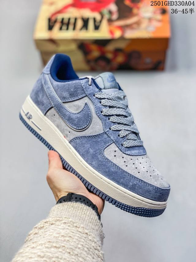 公司级带半码耐克nike Air Force 1“07空军一号低帮联名百搭休闲运动板鞋。柔软、弹性十足的缓震性能和出色的中底设计，横跨复古与现代的外型结合，造就