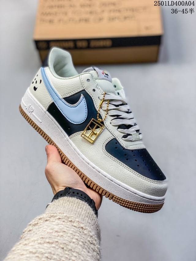 耐克 Nike Air Force 1 空军一号运动鞋 设计灵感源自摔跤运动，助你发挥天赋，震撼全场。华丽设计搭配优质皮革，契合不同造型，增添夺目风采，打造纯正