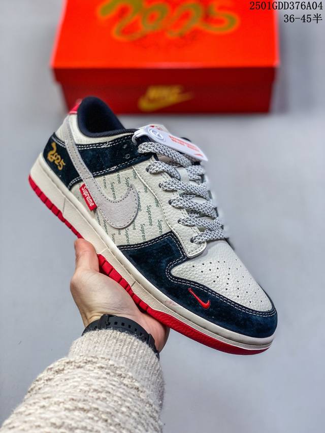 海外爆款限量发售！公司级 Nike Sb Dunk Low“Supreme蛇年系列 白黑红印花“高端定制 低帮休闲板鞋 定制鞋盒 大厂纯原品质出货 超高清洁度