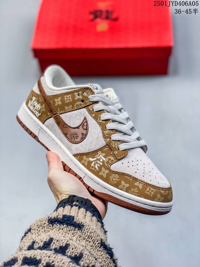 Lv路易威登-紫灰满天星louis Vuitton 联名定制耐克nike Dunk Low 板鞋。意大利头层牛皮与进口猪八革的第一次搭配，鞋底侧边镶嵌上loui