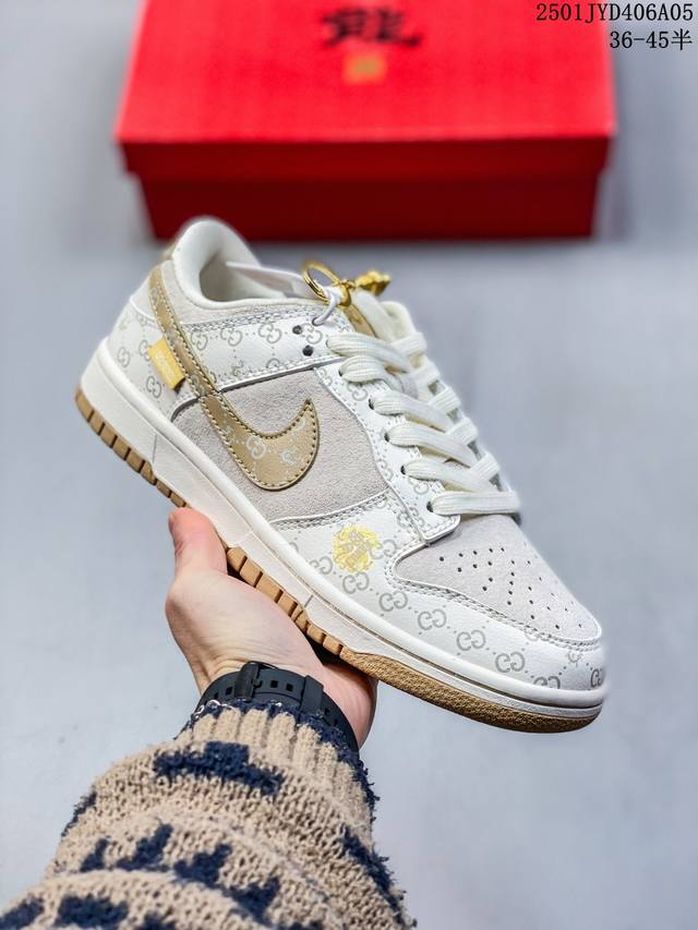 Lv路易威登-紫灰满天星louis Vuitton 联名定制耐克nike Dunk Low 板鞋。意大利头层牛皮与进口猪八革的第一次搭配，鞋底侧边镶嵌上loui