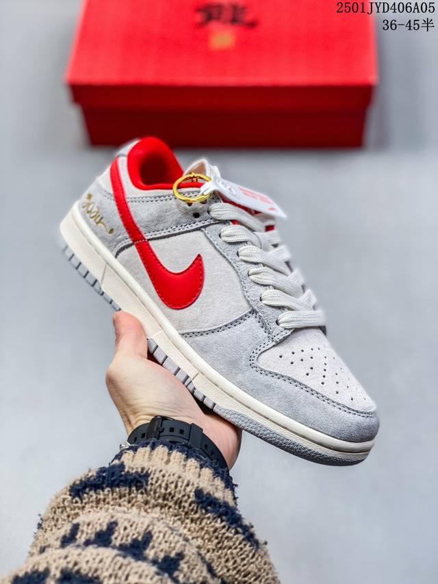 Lv路易威登-紫灰满天星louis Vuitton 联名定制耐克nike Dunk Low 板鞋。意大利头层牛皮与进口猪八革的第一次搭配，鞋底侧边镶嵌上loui