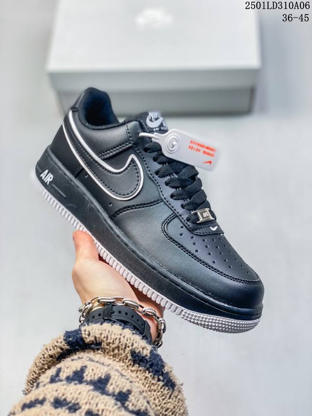 特价 Nike Air Force 1 ’07 Low 空军一号低帮百搭休闲运动板鞋。柔软、弹性十足的缓震性能和出色的中底设计，横跨复古与现代的外型结合，造就出