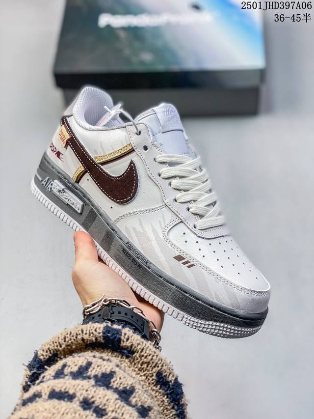 简介：真标耐克 Nike Air Force 1 Low 空军一号 低帮百搭休闲运动板鞋。柔软、弹性十足的缓震性能和出色的中底设计，横跨复古与现代的外型结合，造