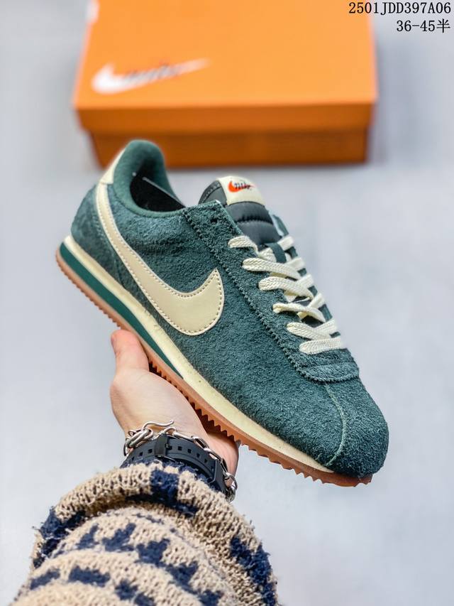 简介：真标耐克 Nike Classic Cortez 经典轻便舒适男子阿甘鞋休闲跑步鞋运动鞋 纯粹而执着的精神 使得cortez种在了一代人的心里 无论是否喜