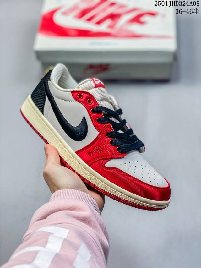 公司级nike Air Jordan 1 Low Se Aj1乔1低帮休闲板鞋 同步官方配色 官方货号:Dc0774-001 尺码:36 36.5 37.5 3