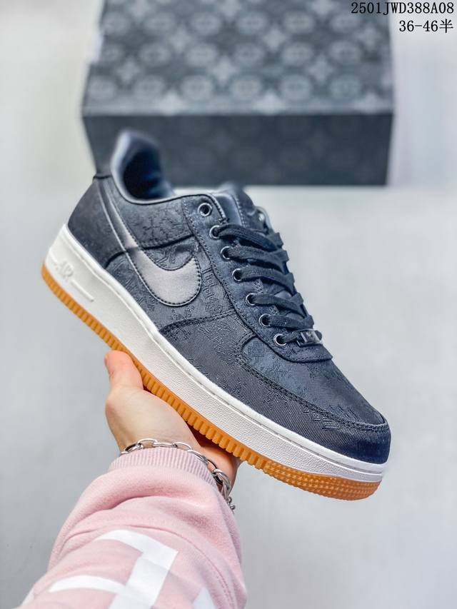 开斯带半码 耐克 Nike Air Force 1 空军一号运动鞋 设计灵感源自摔跤运动，助你发挥天赋，震撼全场。华丽设计搭配优质皮革，契合不同造型，增添夺目风