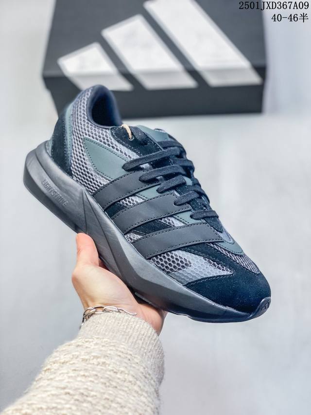 Adidas Lightblaze 舒适防滑低帮跑步鞋，轻盈缓震搭载lghtstrike中底科技