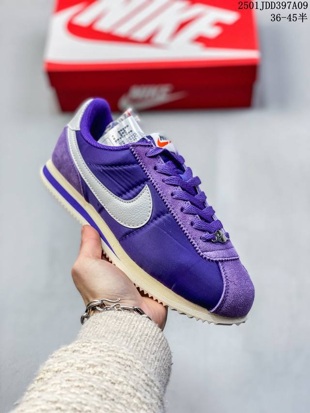 简介：真标耐克 Nike Classic Cortez 经典轻便舒适男子阿甘鞋休闲跑步鞋运动鞋 纯粹而执着的精神 使得cortez种在了一代人的心里 无论是否喜